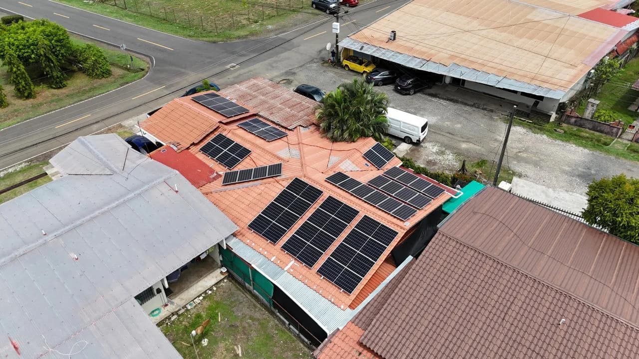 Bda. La Esmeralda, Santiago | Instalación de Paneles Solares