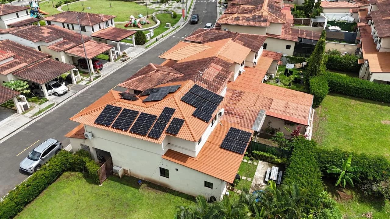 PH Woodlands Fase 1 | Instalación de Paneles Solares